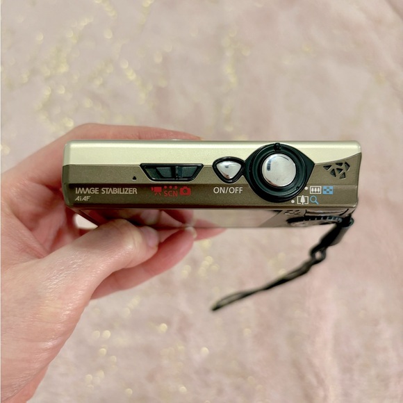 Canon Powershot SD880 IS Digital Elph camera bundle - Picture 5 of 8